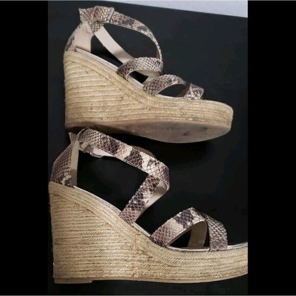 Banana Republic wedge sandal - Picture 3 of 5